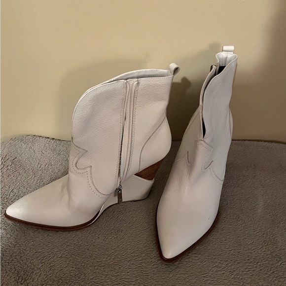 Beautiful Jessica Simpson western style wedge bootie - Picture 2 of 4